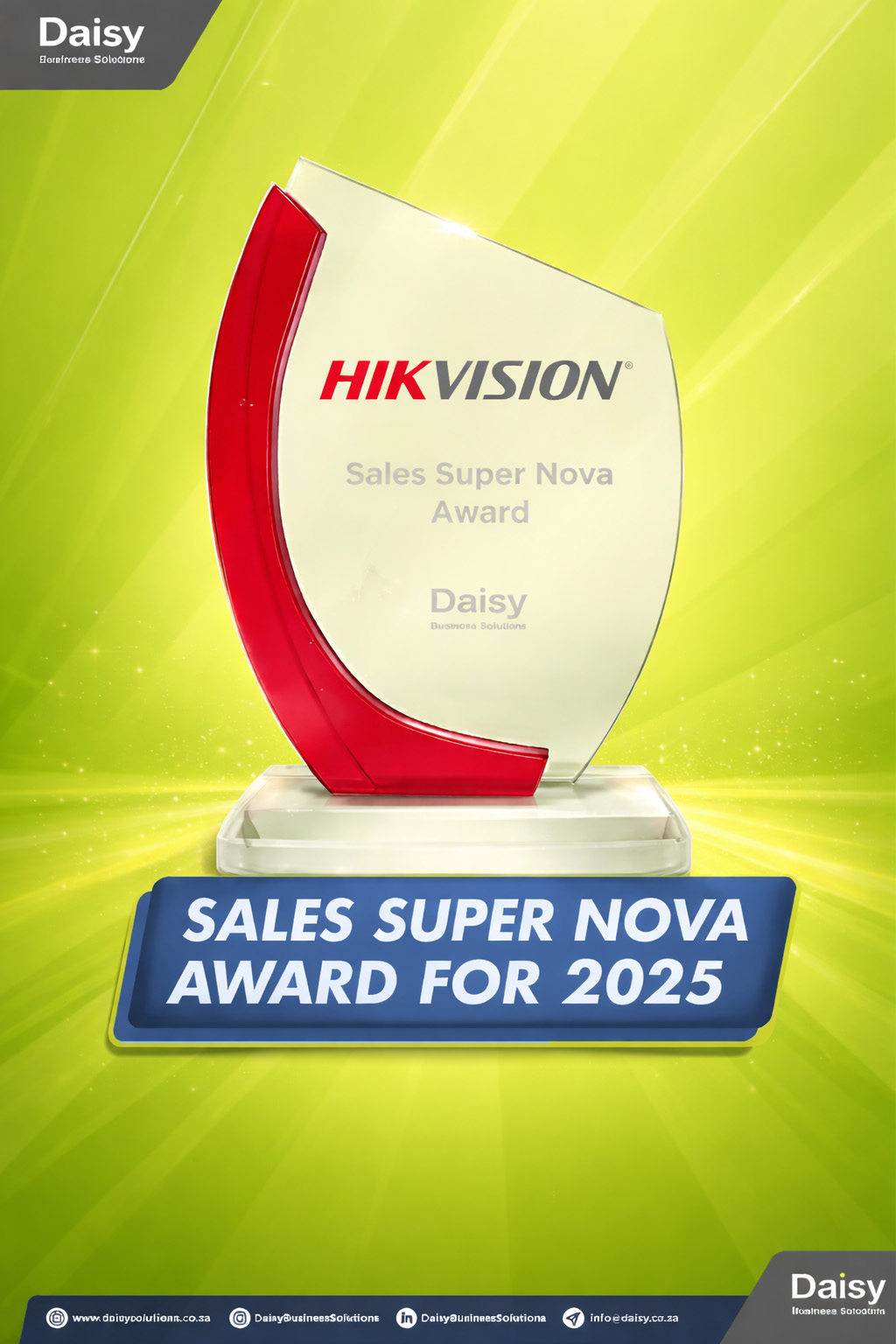Daisy received the Hikvision Sales Supernova Award for 2025
